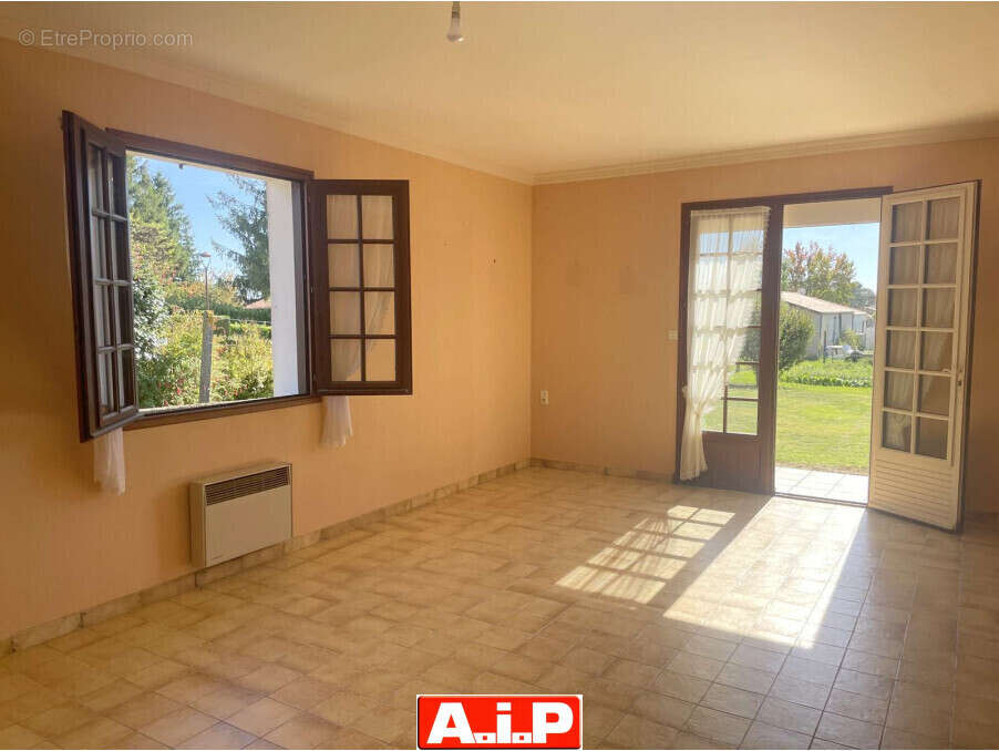 Maison à SAINT-PIERRE-DU-CHEMIN