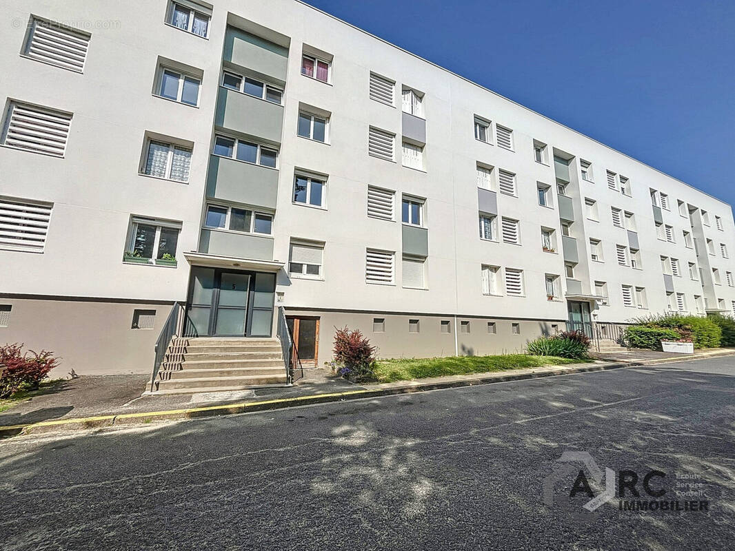 Appartement à LA CHAPELLE-SAINT-MESMIN