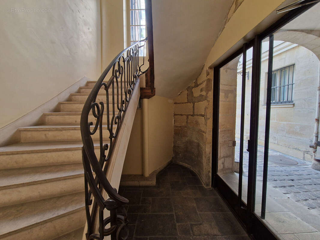 Appartement à PARIS-2E