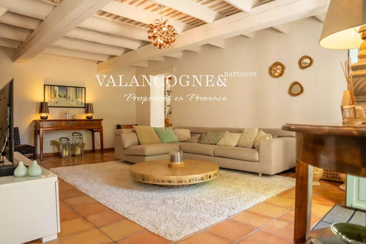 Mas Provençal de Charme avec Piscine et Tennis à Vendre - photo 13
