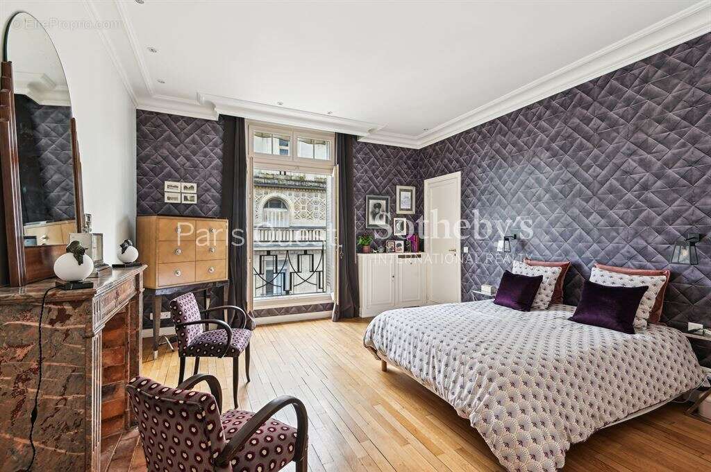 Appartement à NEUILLY-SUR-SEINE