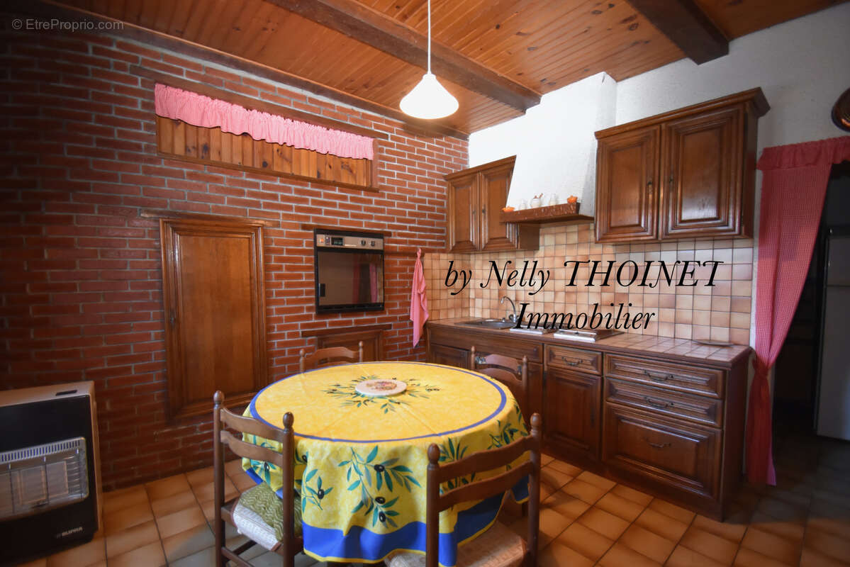 Dépt 63. egliseneuve d'entraigues, maison en pierre de village, 5 pièces - photo 2