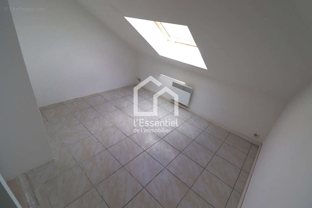Appartement à CHANTELOUP-LES-VIGNES