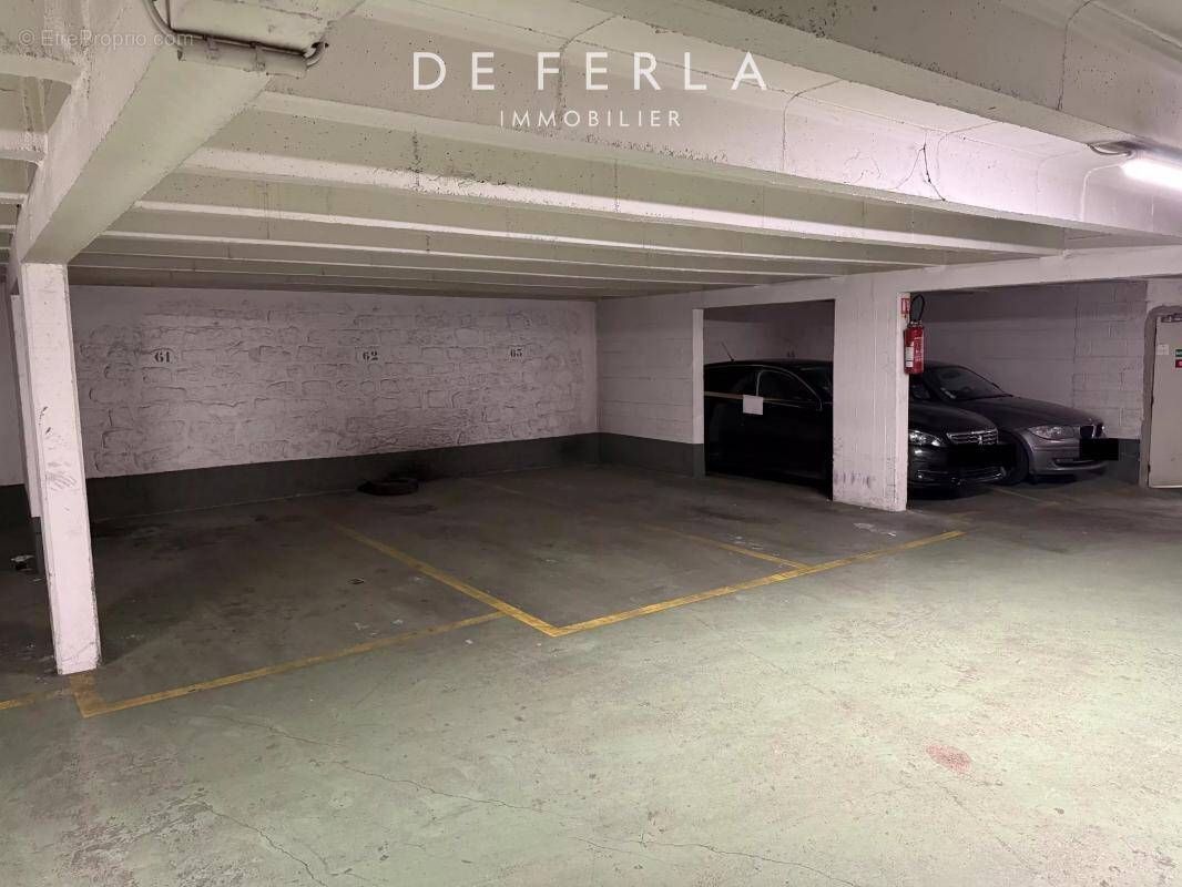 Parking à PARIS-15E