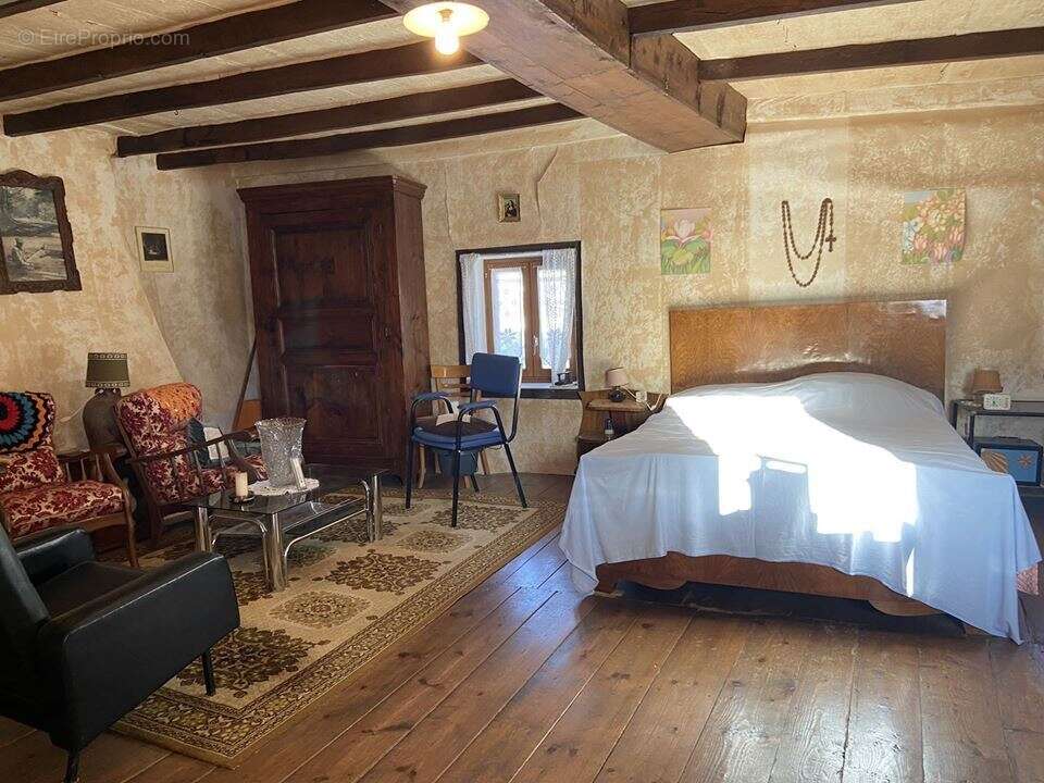 Maison à CHATEL-MONTAGNE