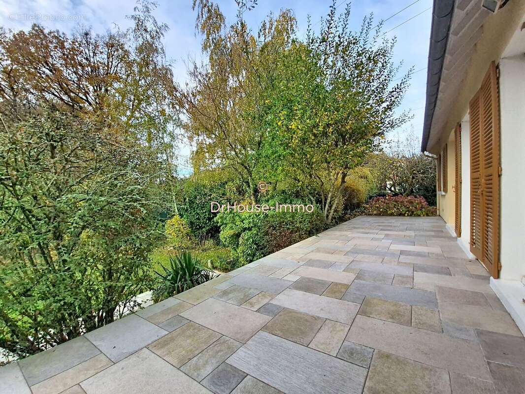 Maison à SAINT-CHERON