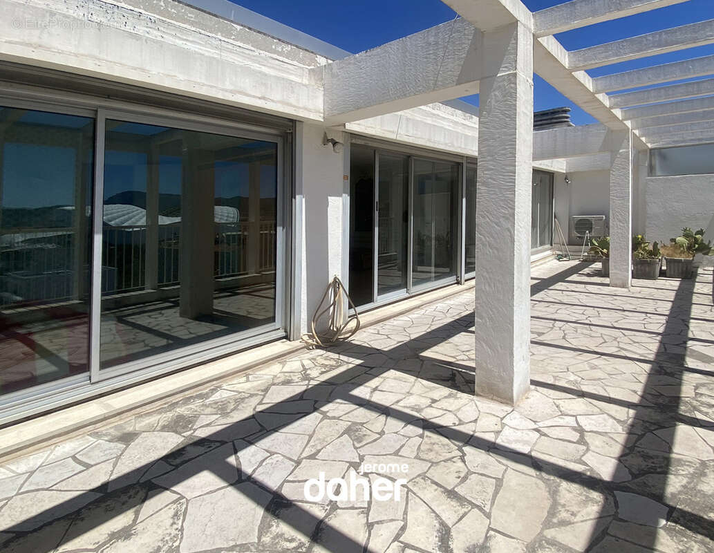 Terrasses avec vue ville et mer - photo 16
