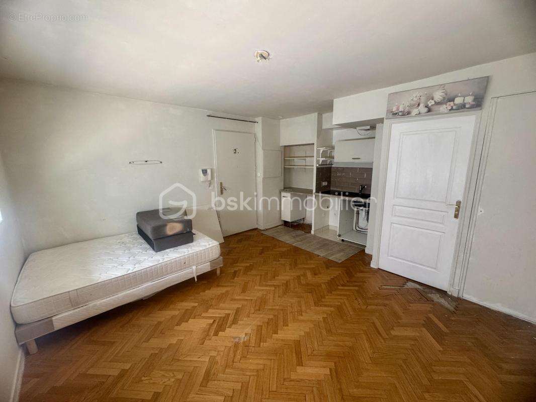 Studio 21 m² à 3 min du métro – Quartier recherché – Rénové ou à rénover selon projet - photo 2