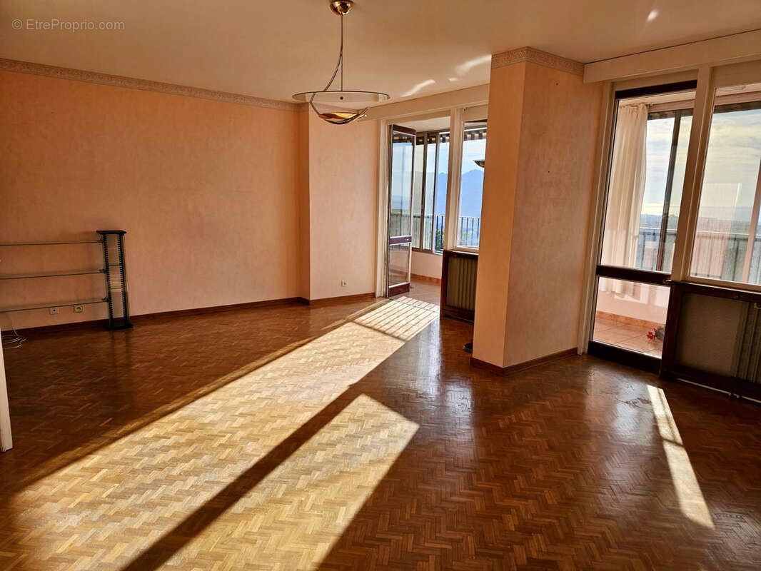Appartement à MARSEILLE-9E