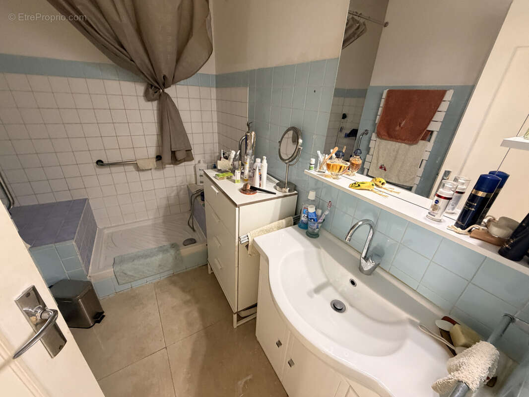 Appartement à MARSEILLE-5E