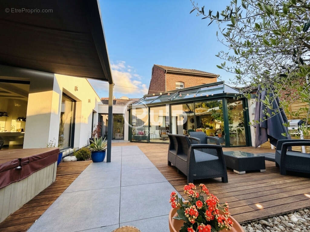 Maison de ville - semi individuelle - semi plain pied - 5 chambres - double garage - jardin - photo 7
