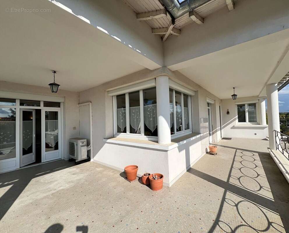 CAUSSADE - Maison spacieuse, 5 chambres, les commerces à pied. - photo 2