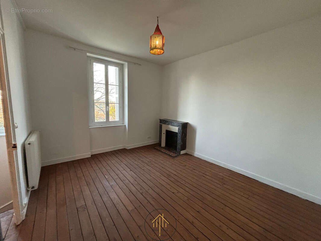 Maison à RUELLE-SUR-TOUVRE