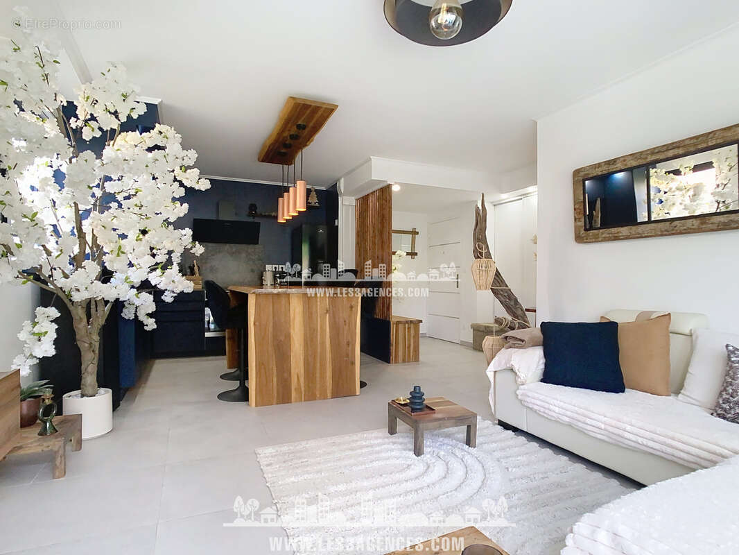 Appartement à COGOLIN