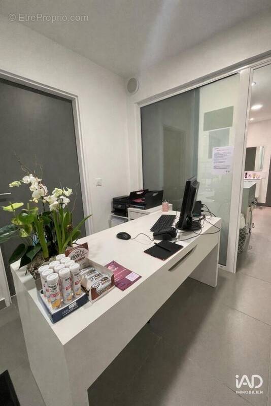 Photo 1 - Commerce à LAMORLAYE