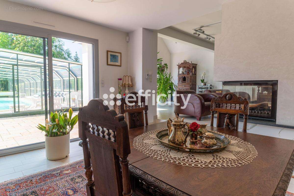 Maison à SAINT-ETIENNE-DE-MONTLUC