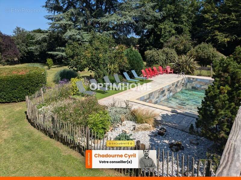 Maison à JAVERLHAC-ET-LA-CHAPELLE-SAINT-ROBERT