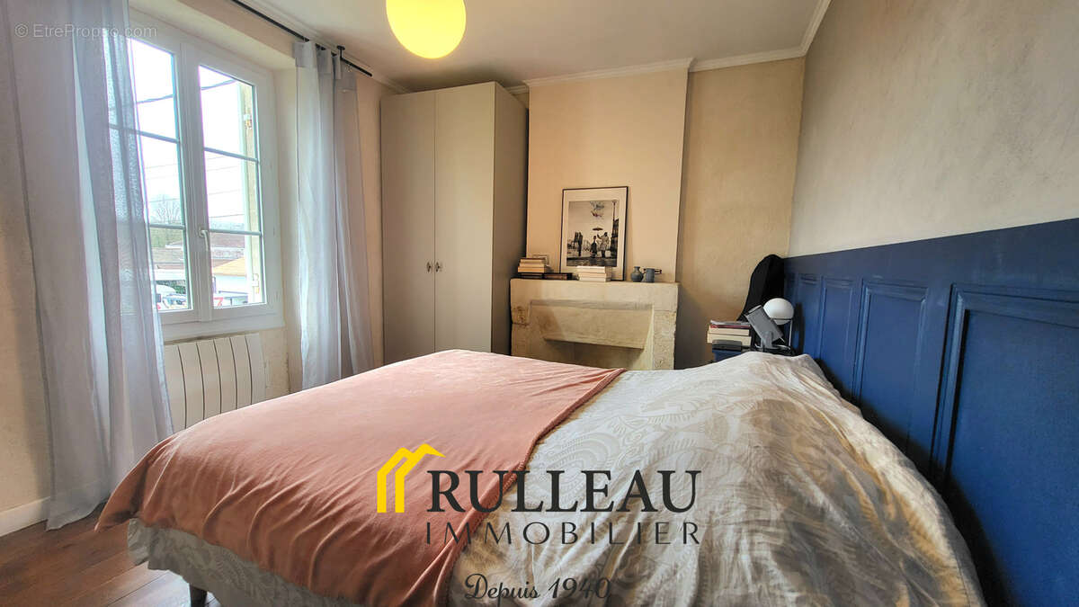 Maison à SAINT-CHRISTOLY-DE-BLAYE