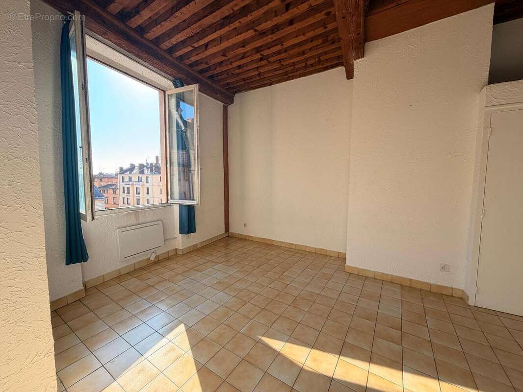   - Appartement à LYON-5E