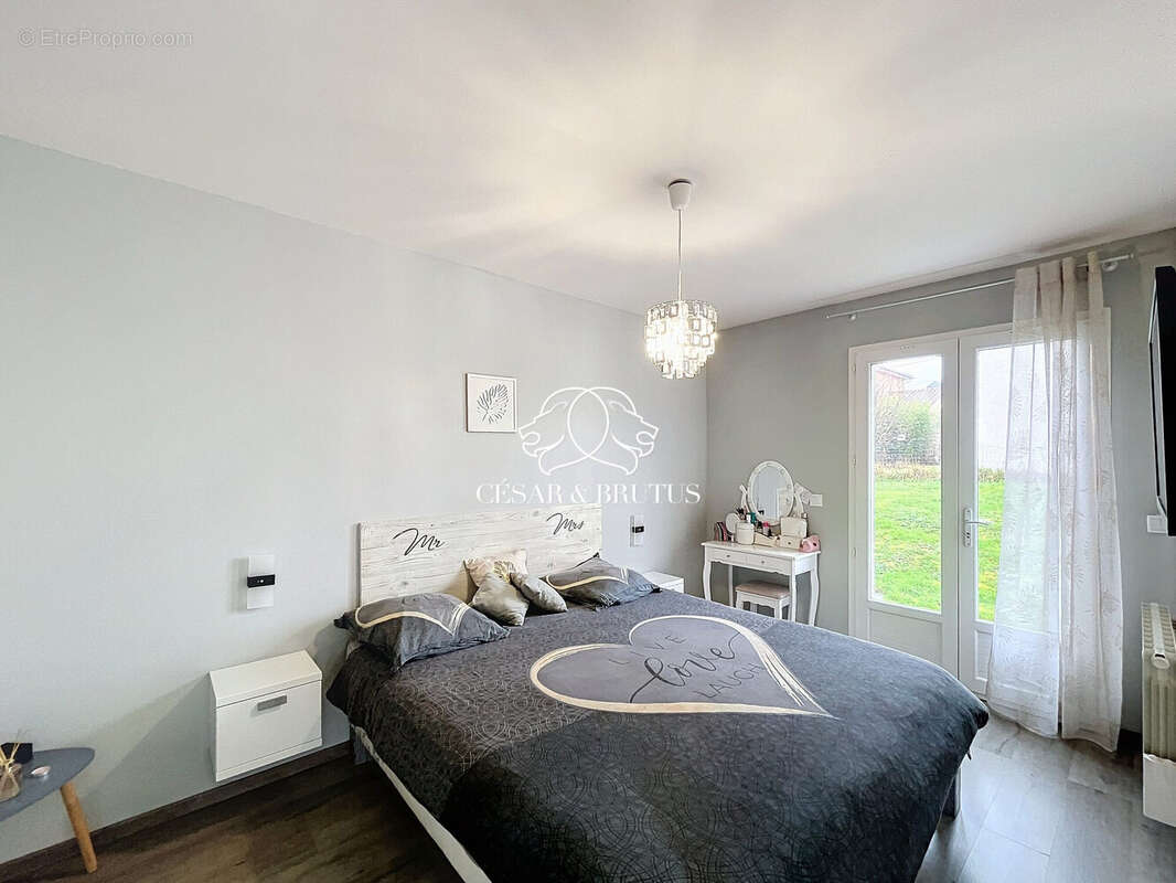 Maison 165 m² à Villieu-Loyes-Mollon  - photo 6
