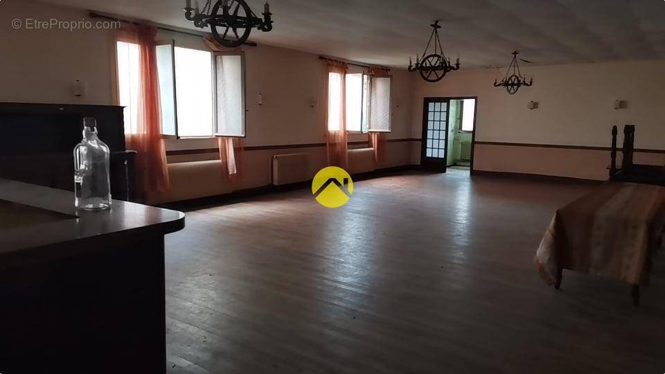 Commerce à NERONDES