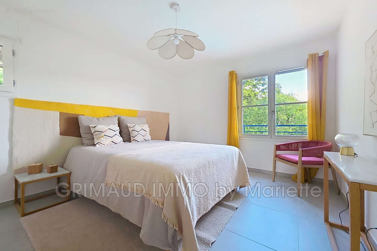 Appartement à GRIMAUD