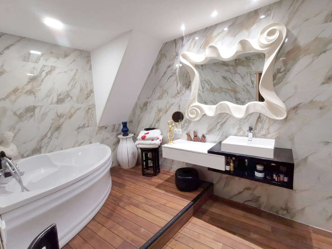 Appartement à BOURG-DE-PEAGE