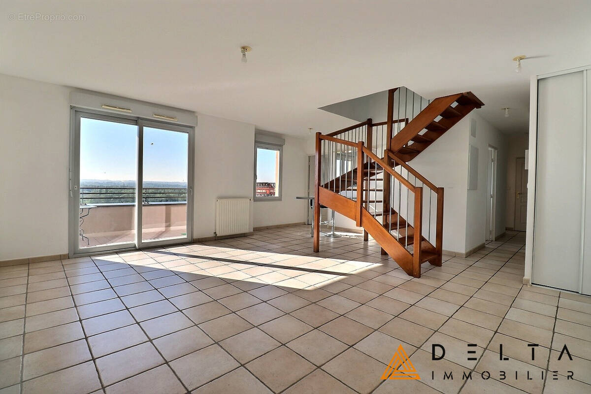 Appartement à NEYRON