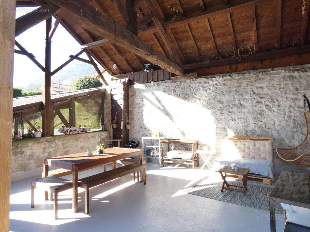 Maison à SAINT-VINCENT-DE-MERCUZE