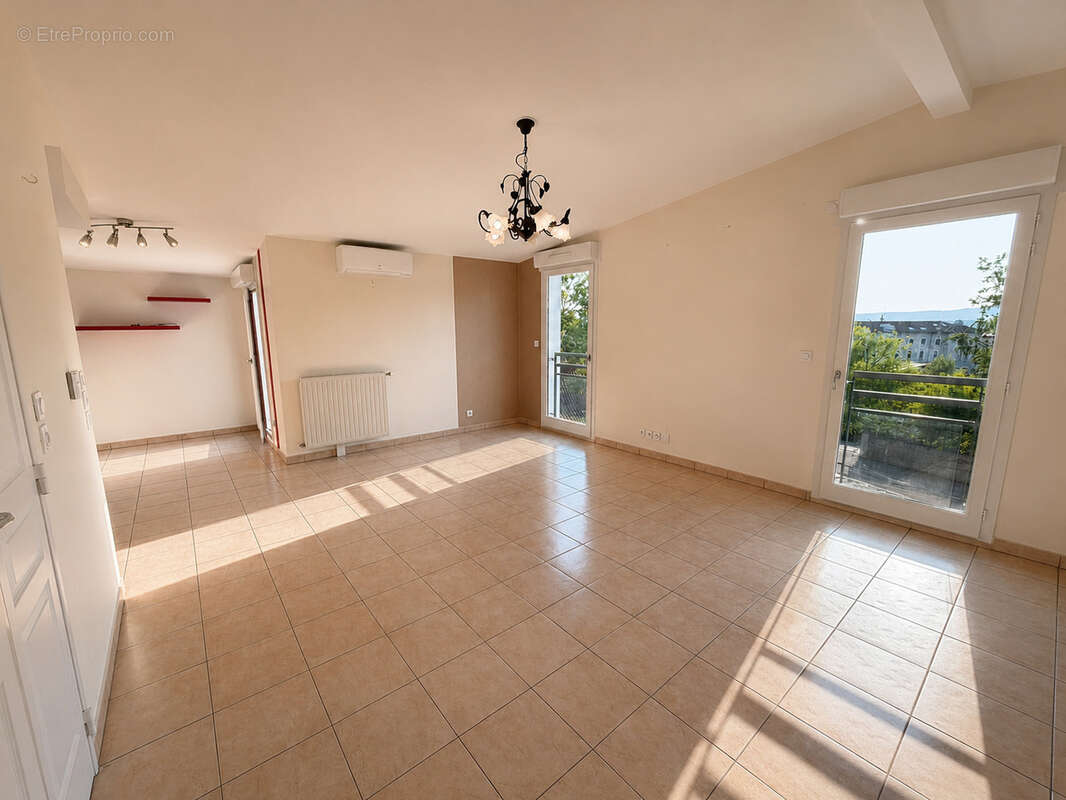 Appartement T4 de 81,99 m2 avec garage, balcons et vue dégagée   Dernier étage avec ascenseur - photo 3