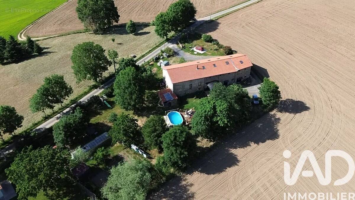 Photo 1 - Maison à VERNET-LA-VARENNE