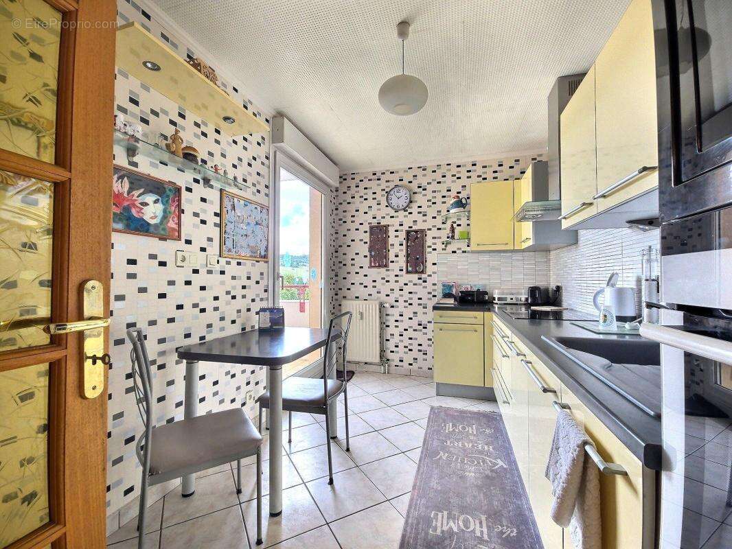 Appartement à CHENOVE