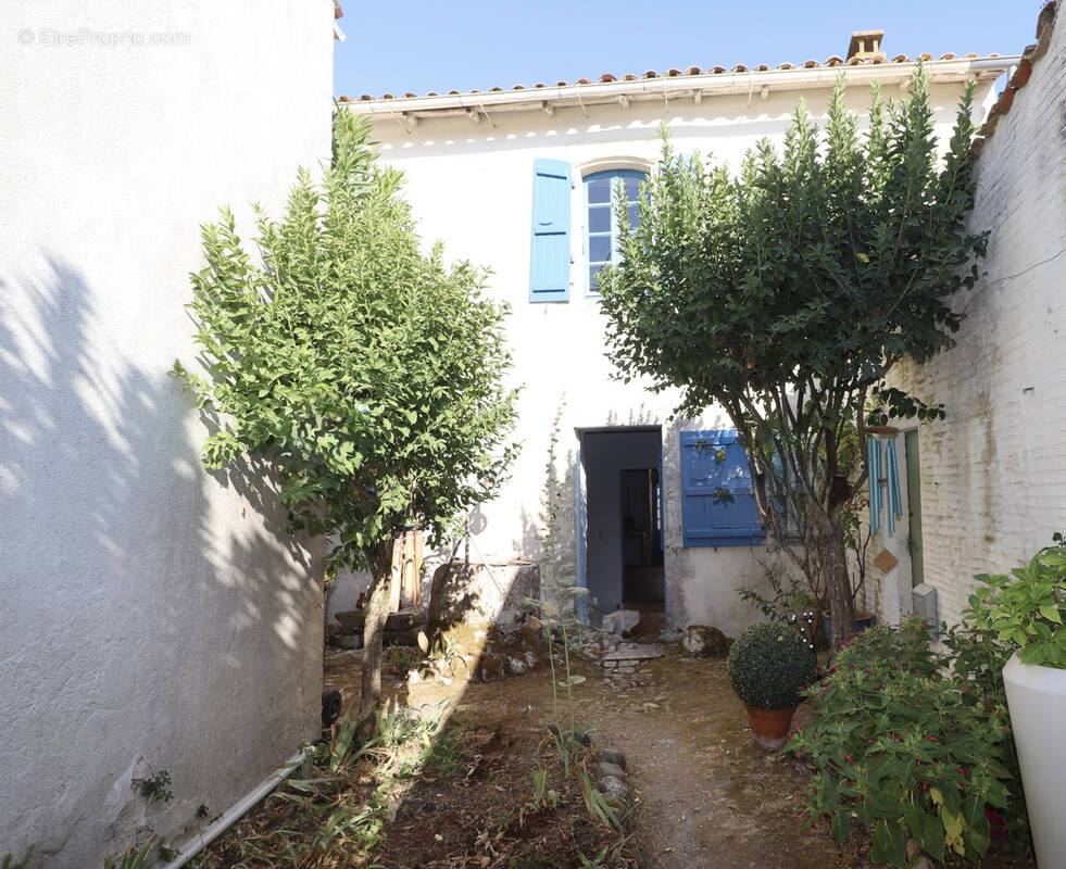 Maison à TALMONT-SUR-GIRONDE