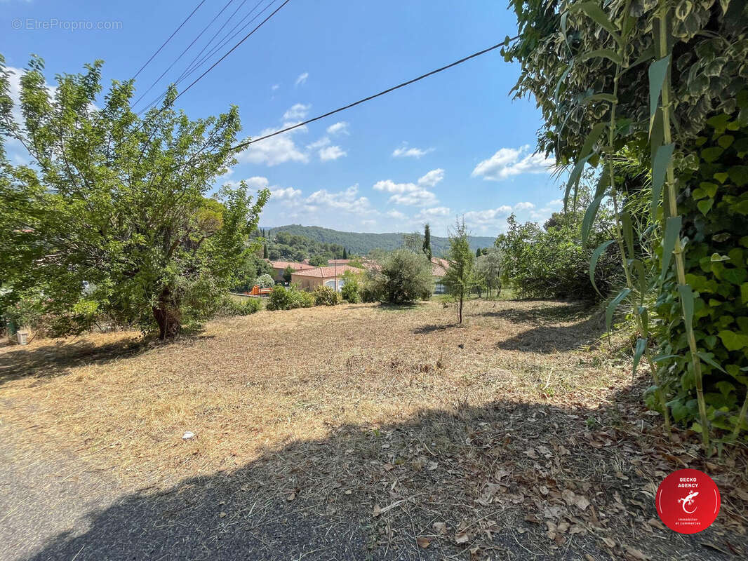 Terrain à FIGANIERES