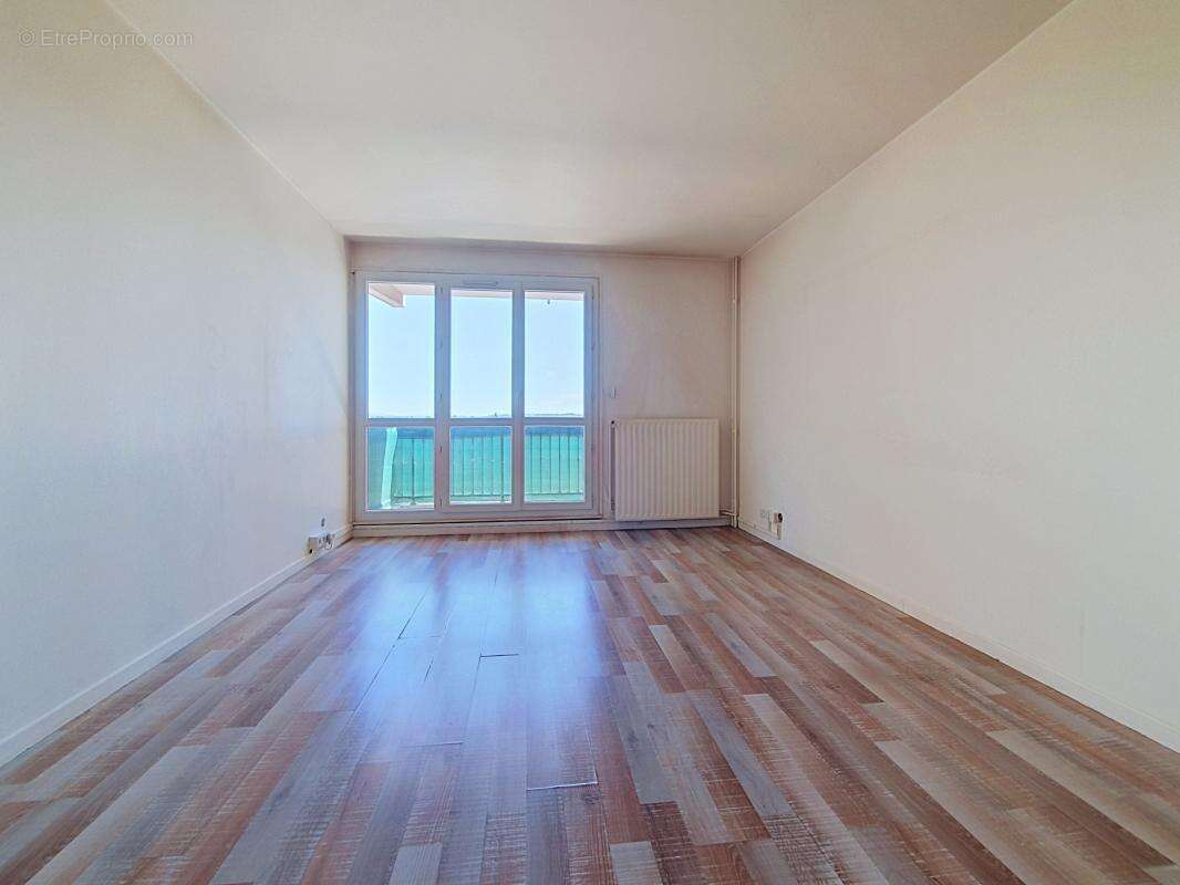 Appartement - 2 Chambres - Balcon - Cave - Jolie vue dégagée - Proche toutes commodités - photo 9