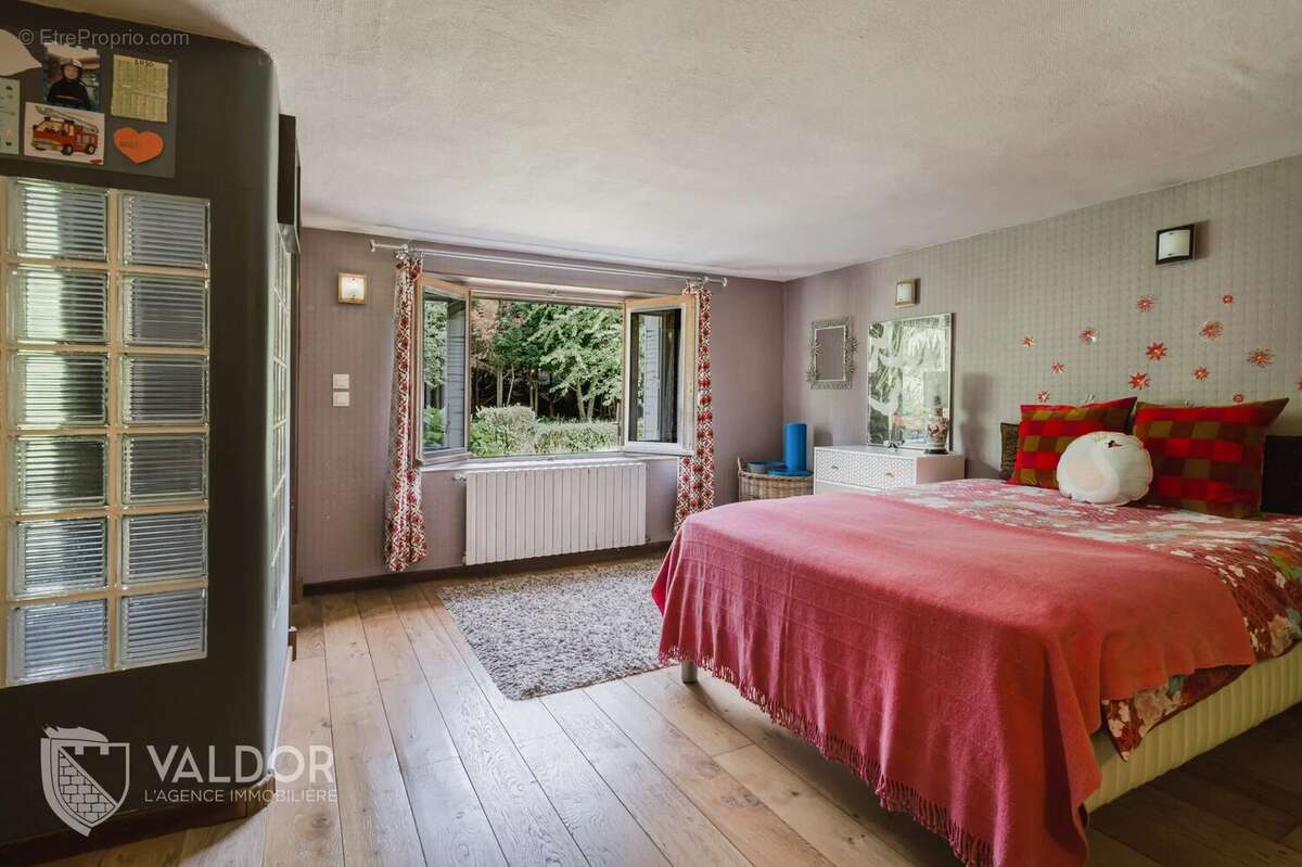 Maison à LA TOUR-DE-SALVAGNY