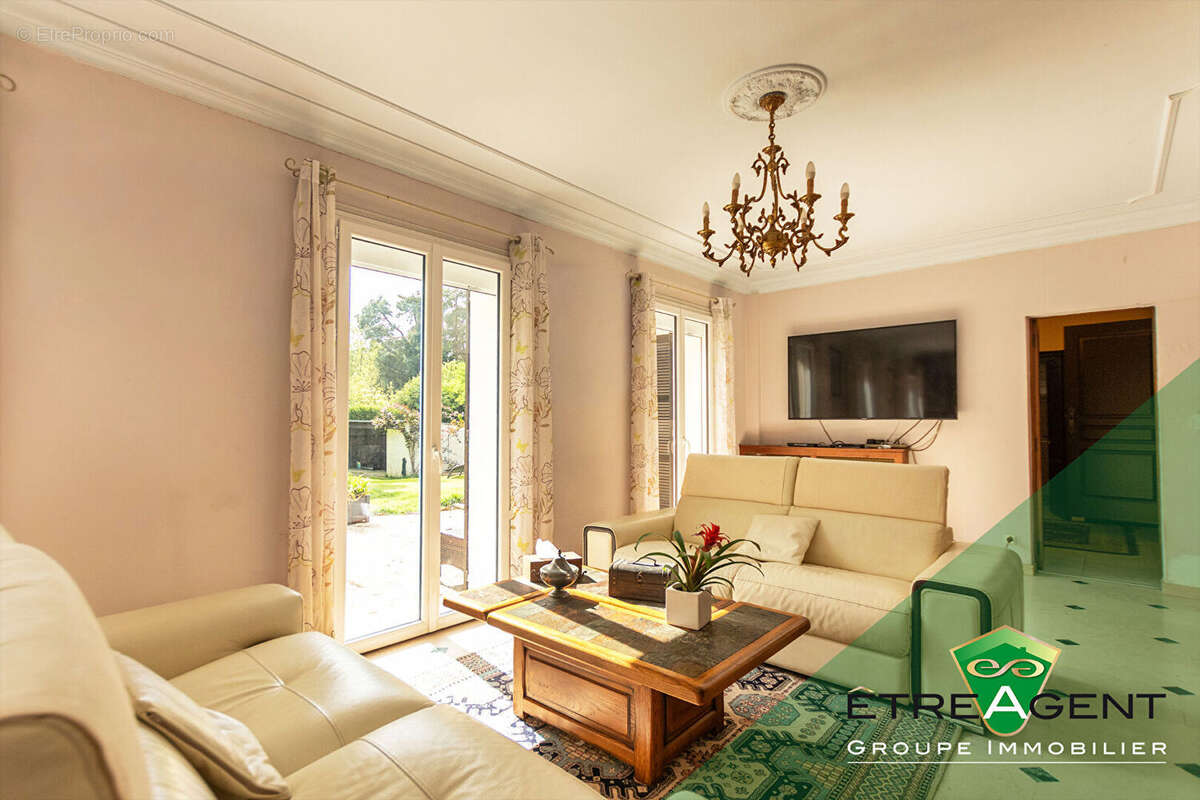 Maison LE VAL DORÉ - 190 m² - 6 chambres - photo 8