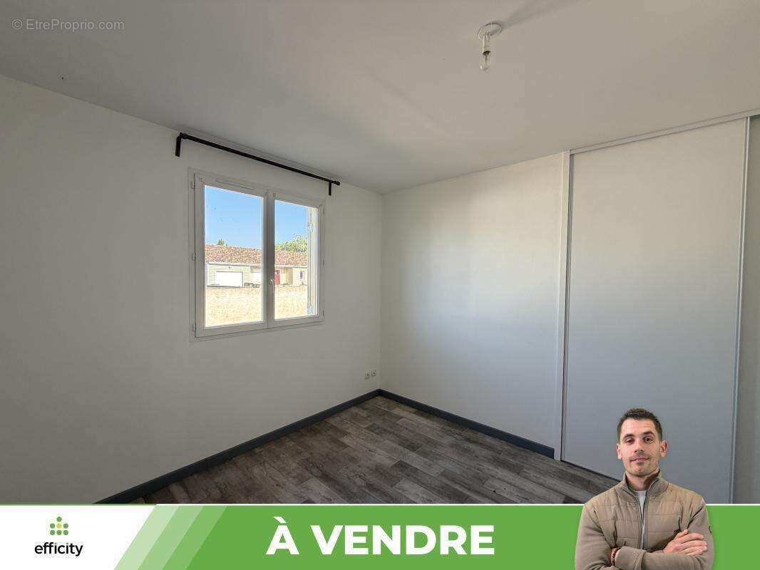 Maison 104 m² à Lussac-Les-Chateaux  - photo 15