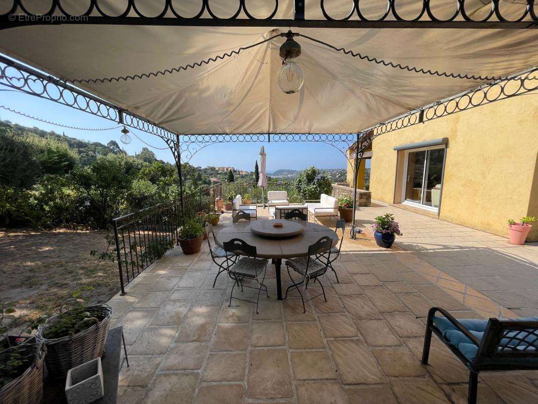 A vendre superbe villa avec vue mer a cavalaire sur mer dans le golfe de saint tropez - photo 11