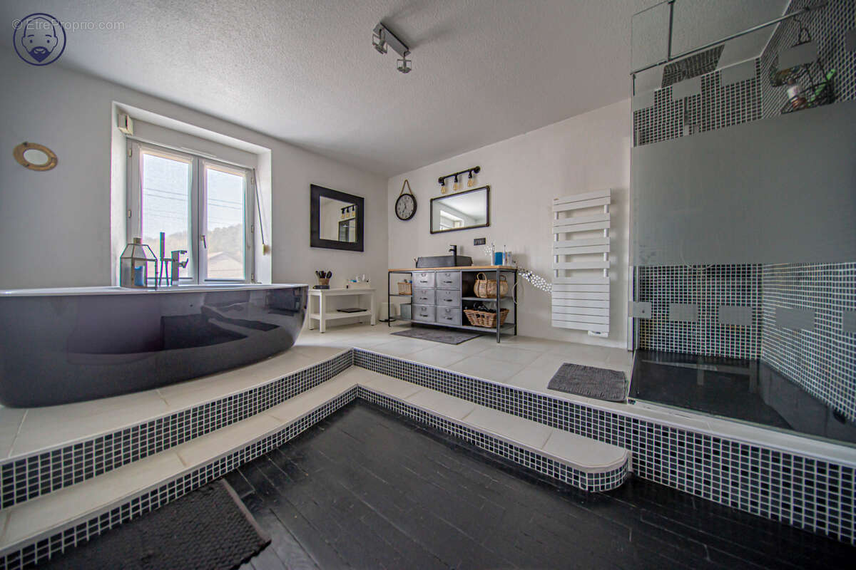 Maison à THIAUCOURT-REGNIEVILLE