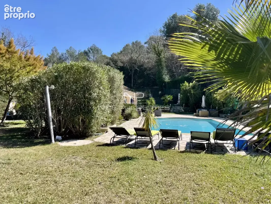 possibilité d'agrandissement pour cette villa provençale sur un très joli parc agrémenté d'une grande piscine - photo 5