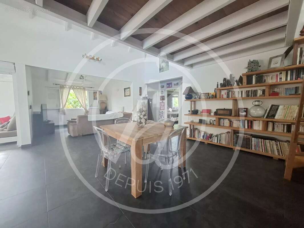 Maison à PETIT-BOURG