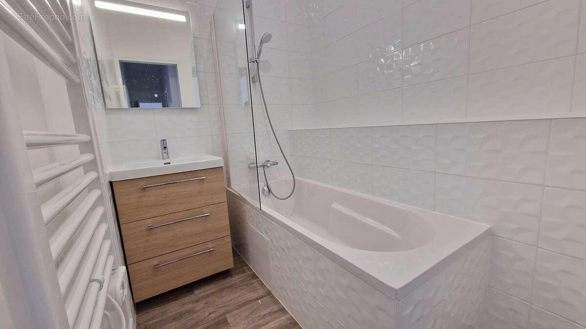 A marly la ville - appartement neuf de type f3 en rez de jardin avec place de parking. - photo 3