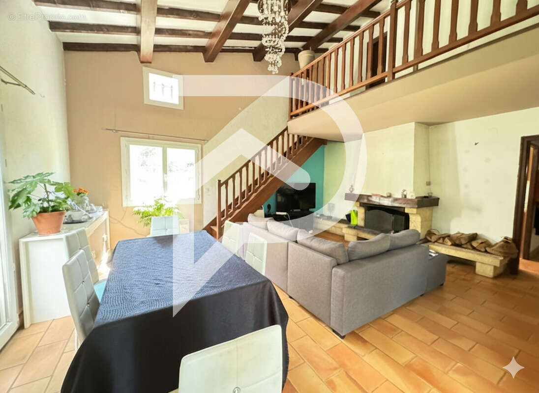 Maison à GALLARGUES-LE-MONTUEUX