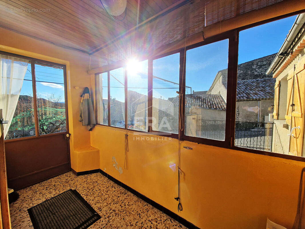 Maison à CHATEAUNEUF-VAL-SAINT-DONAT