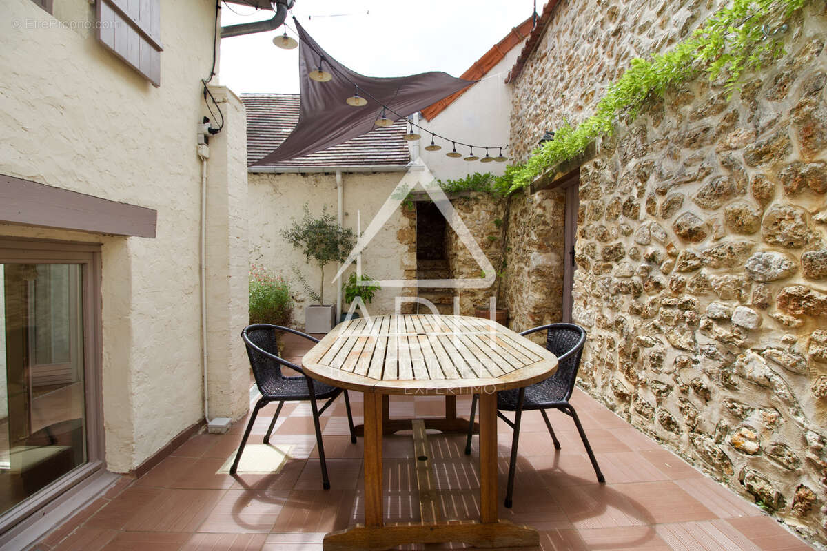 Maison à NEAUPHLE-LE-CHATEAU