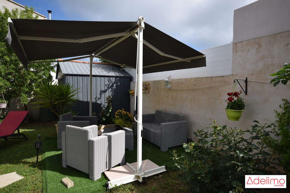 jardin avec coin repos - Maison à BEAUVOISIN