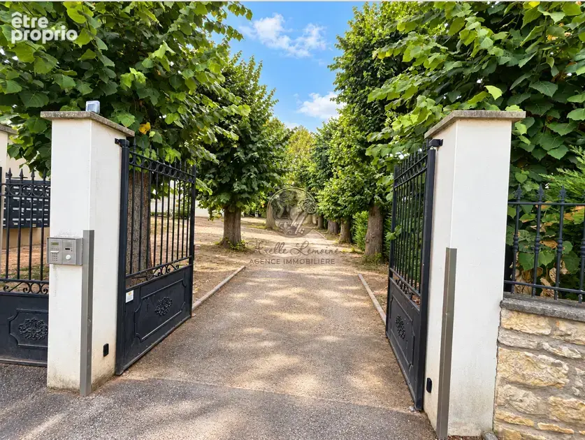 Appartement de charme de 66 m2 en duplex dans une propriété bourgeoise   Vue sur les Monts d’Or - photo 3