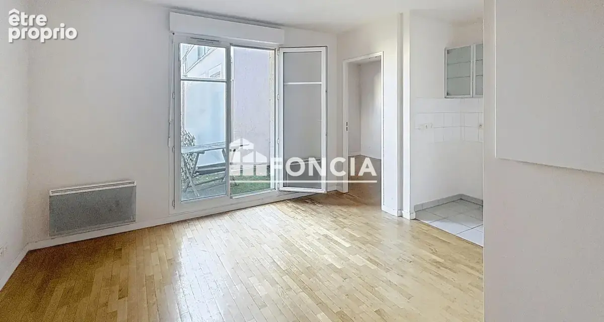 COEUR DE VILLE - Appartement 2 pièces avec balcon, parking et ascenseur - photo 2