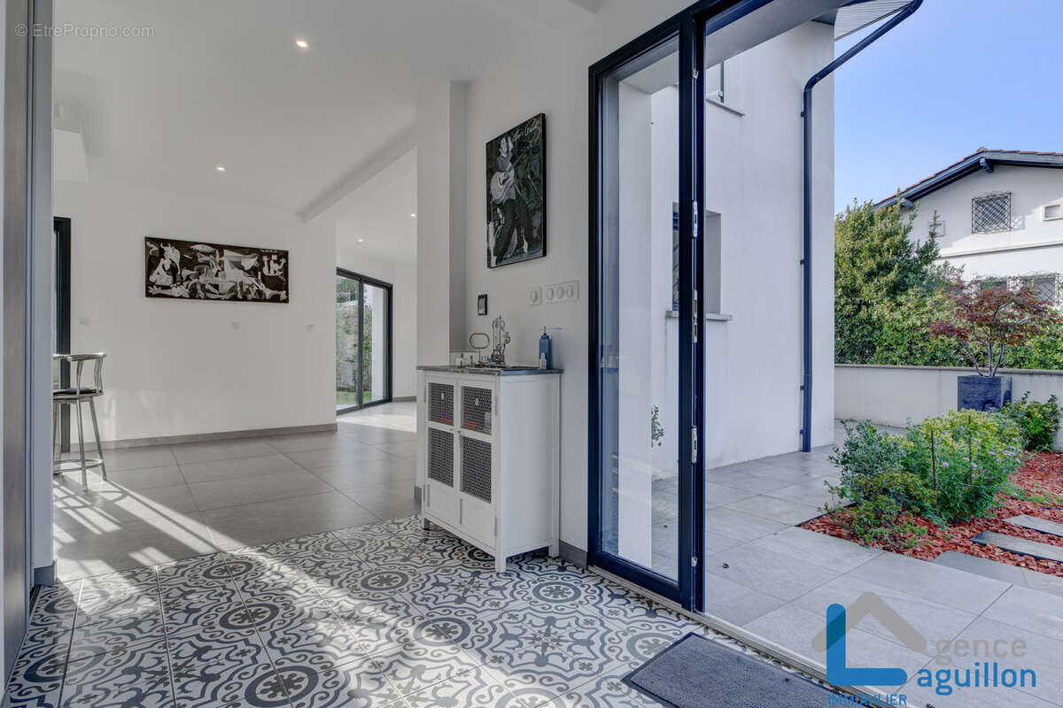 Maison de type 6 pieces hauteur plage piscine et garage - photo 21